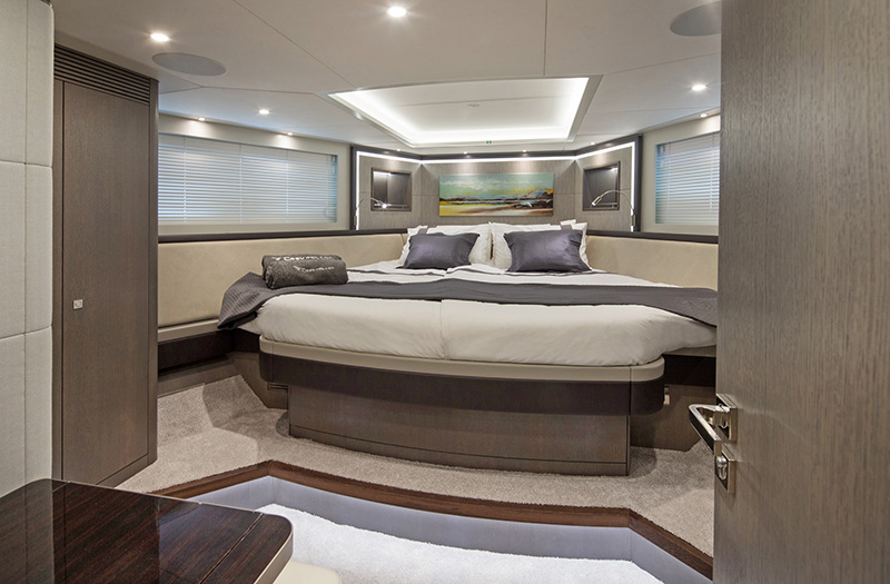 VIP Cabin in the Grey Falcon from the Van der Valk shipyard.