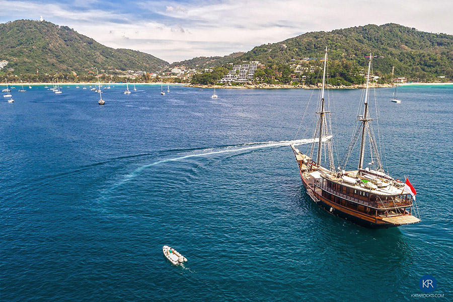 The stunning traditional design, new-built Indonesian Phinsi SY Dunia Baru (51m) attending the Kata Rocks Superyacht Rendezvous.