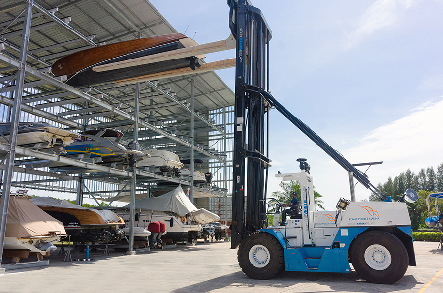 Asia-Pacific’s largest Wiggins Marina Bull forklift in action at Royal Phuket Marina.